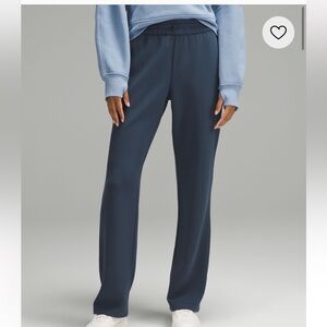 SOLD‼️ Navy Lululemon Softstreme High-Rise Pant